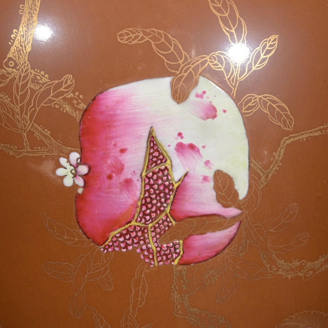 A Exquisite Monochrome Glazed Three Fruit Pattern Vase - 5