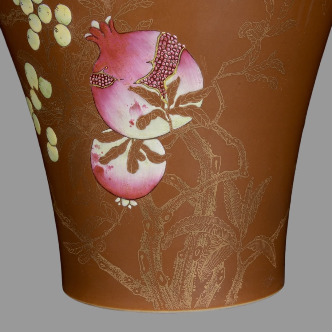 A Exquisite Monochrome Glazed Three Fruit Pattern Vase - 6