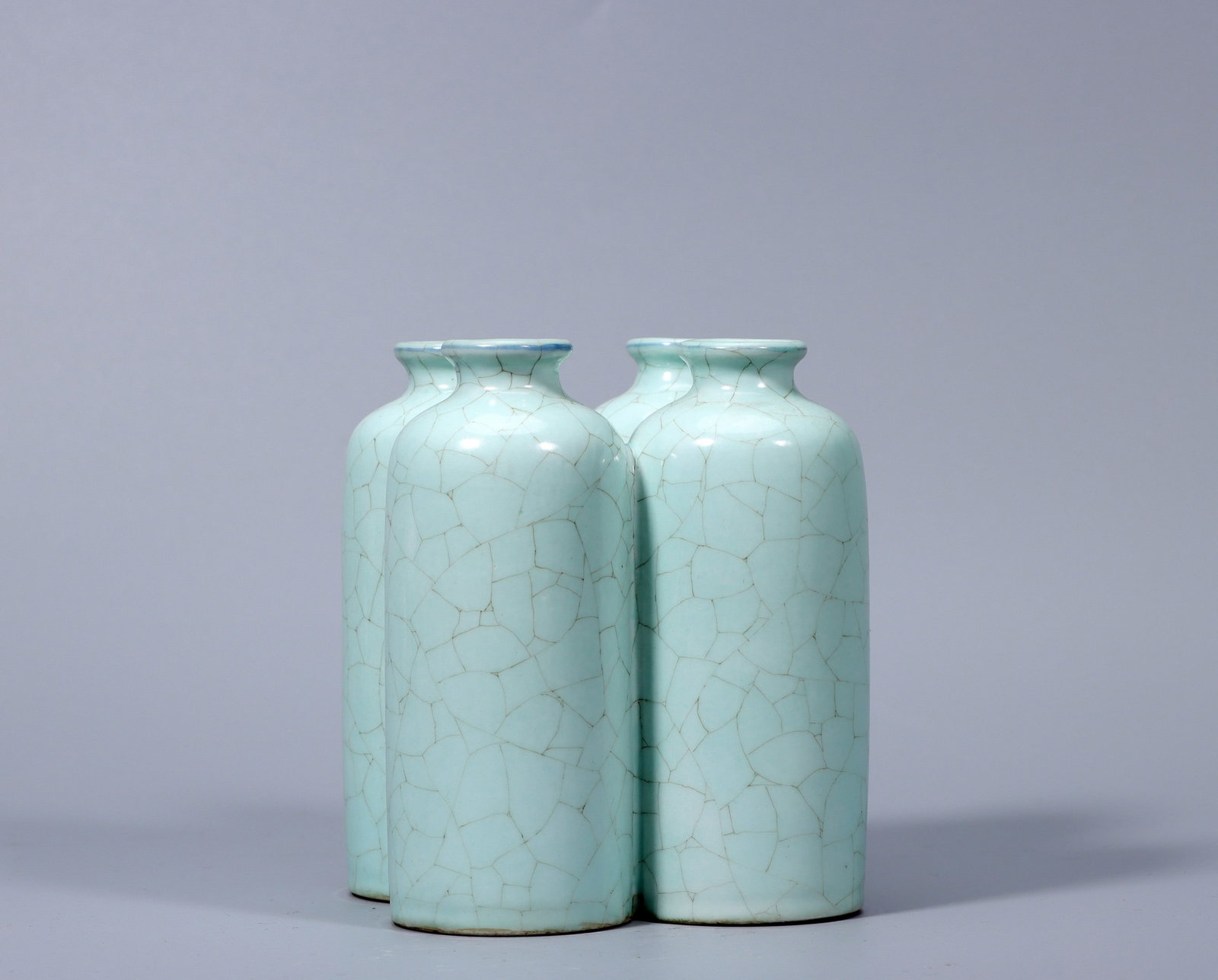 A Exquisite Turquoise-Glazed Vase: A Exquisite Turquoise-Glazed Vase,Qing Dynasty, China,Yongzheng Four-character Mark,Size:4.7inx3.9inx1inx1.9in,Weight:674g