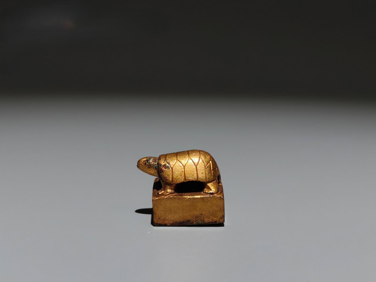 A Exquisite Gilt Bronze Turtle Seal: A Exquisite Gilt Bronze Turtle Seal,Han Dynasty, China,Size:1inx1.1inx0.9in,Weight:g 铜鎏金龟印章,中国汉代