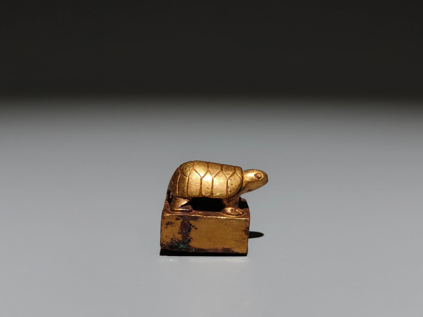 A Exquisite Gilt Bronze Turtle Seal - 5