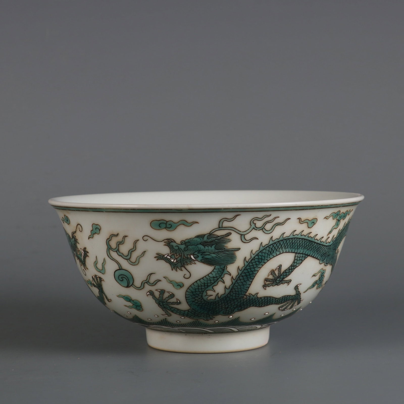 A Exquisite Green Color Dragon Pattern Bowl: A Exquisite Green Color Dragon Pattern Bowl,Qing Dynasty, China,Daoguang Six-character Mark,Size:2.8inx5.8in