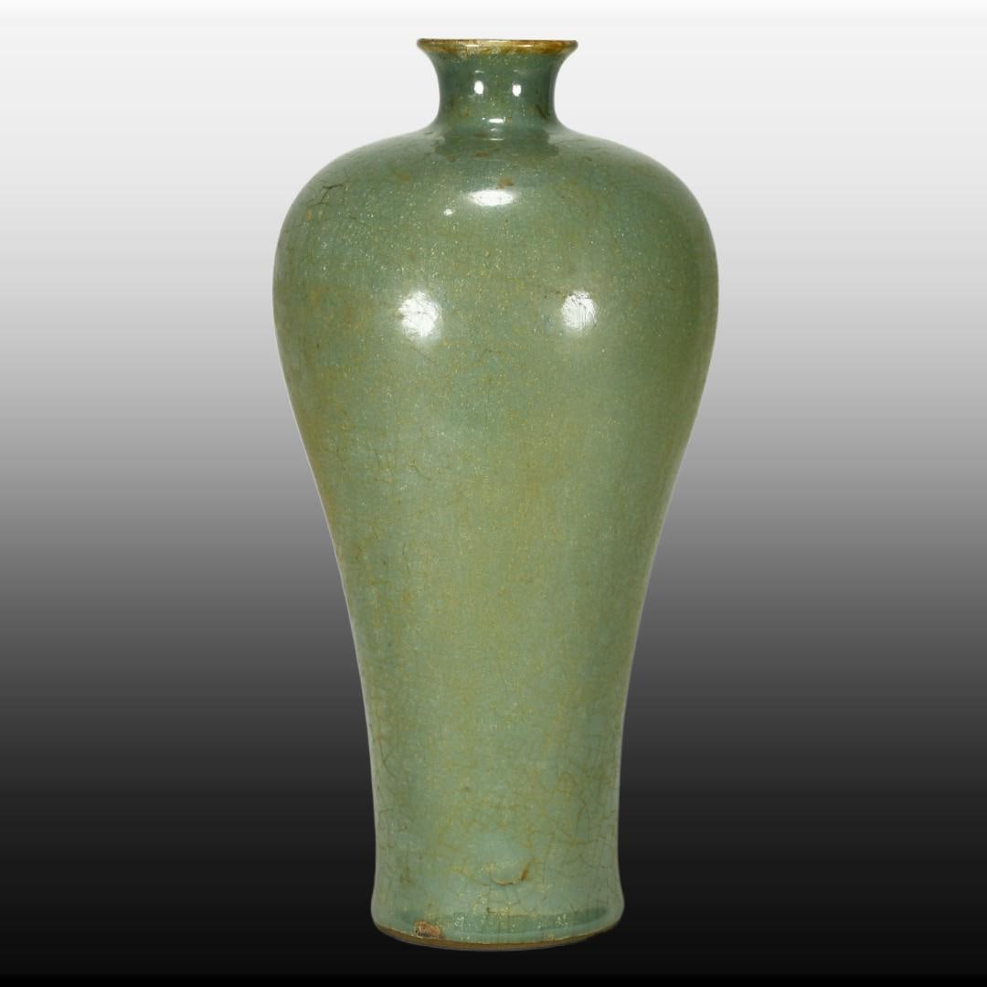 A Exquisite Longquan Glazed Celadon Glzed Vase: A Exquisite Longquan Glazed Celadon Glzed Vase,Song Dynasty, China,Size:11.4inx5.9in 龙泉青釉瓶,中国宋代