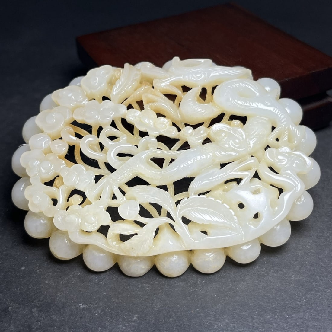 A Exquisite Hotan Jade Dragon Pattern Ornament: A Exquisite Hotan Jade Dragon Pattern Ornament,Qing Dynasty, China,Size:3.9inx0.5inx2.9in,Weight:77g 和田玉龙纹摆件,中国清代
