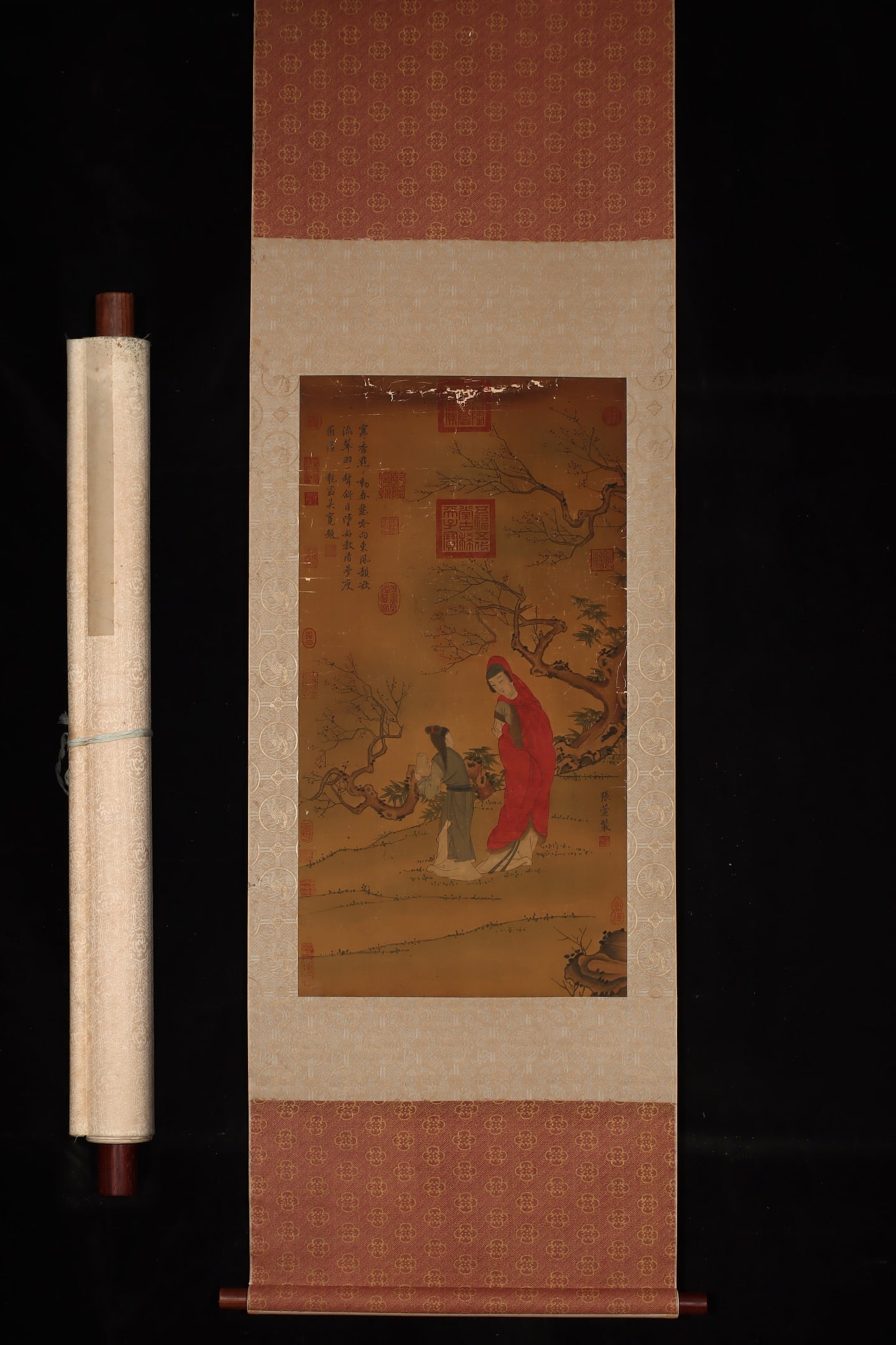 A Chinese Vertical Scroll Ink Painting of Figures on Silk: A Chinese Vertical Scroll Ink Painting of Figures on Silk,Song Dynasty, China,Zhang Xuan,without frame size:34.4inx18.3in