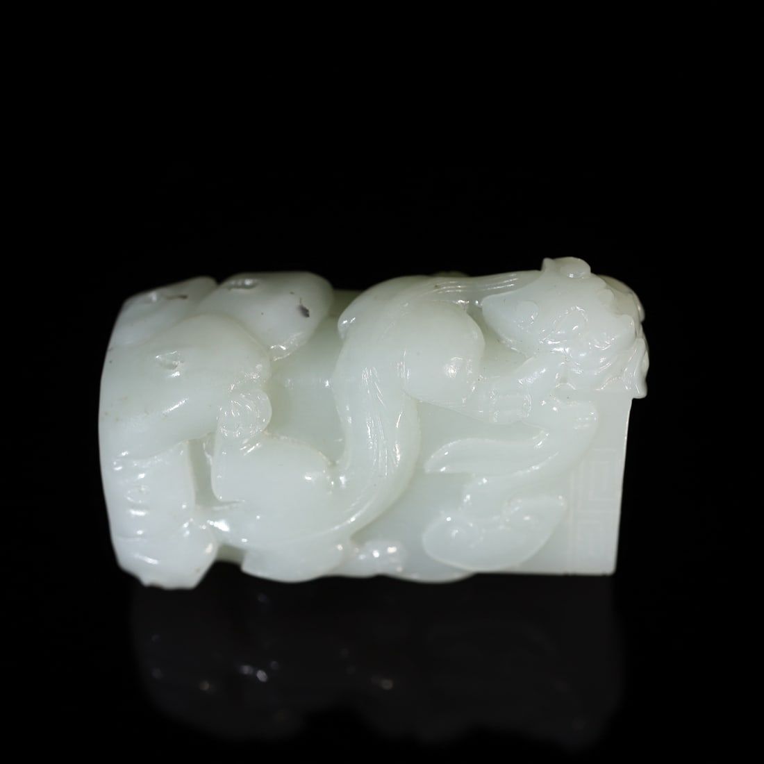 A Exquisite Hotan Jade Dragon Handheld Carving: A Exquisite Hotan Jade Dragon Handheld Carving,Qing Dynasty, China,Size:2.5inx1.6inx1in 和田玉龙手把件,中国清代