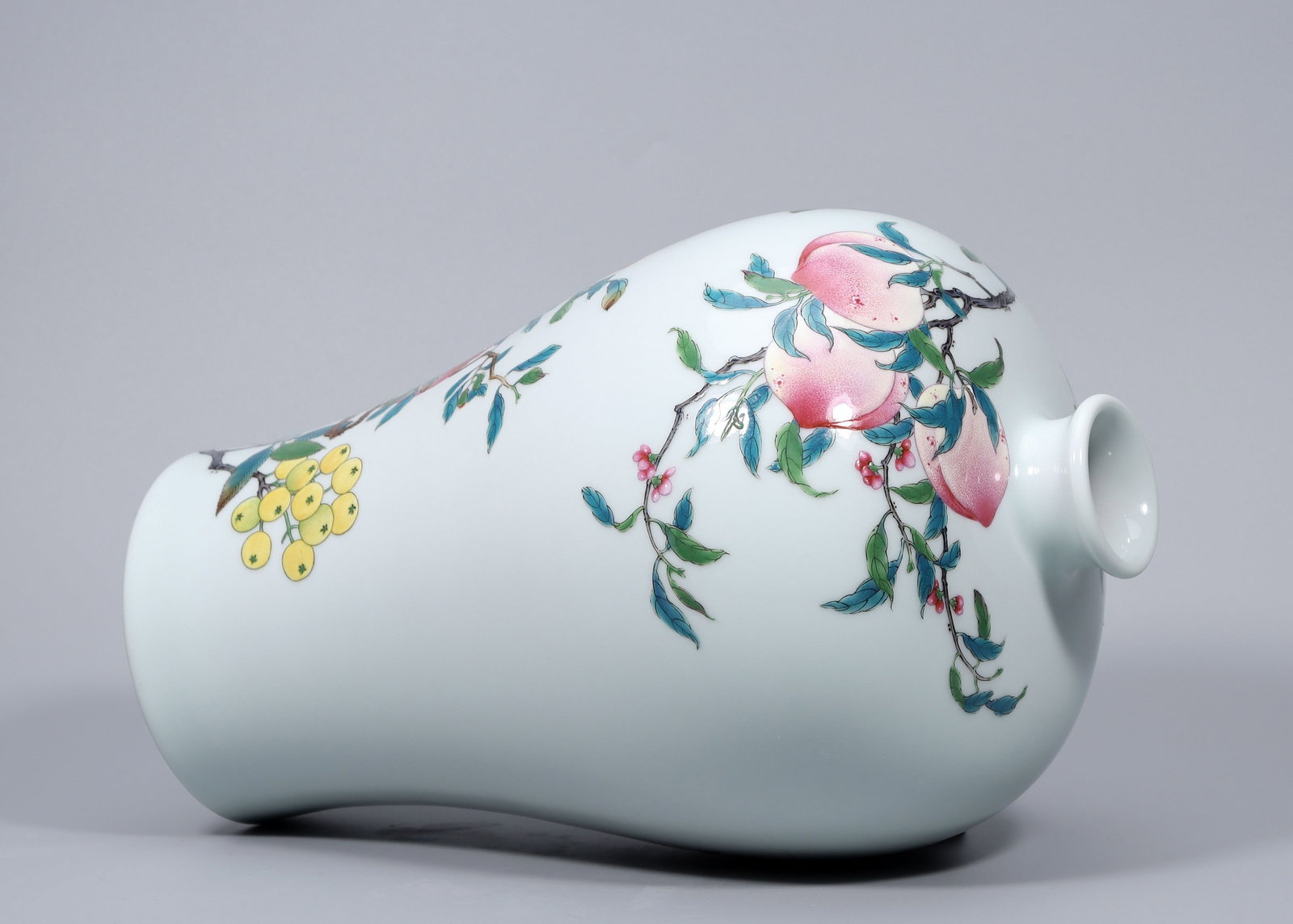 A Exquisite Enamel Three Fruit Pattern Vase - 4