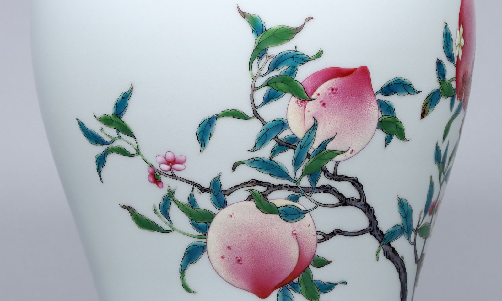 A Exquisite Enamel Three Fruit Pattern Vase - 5