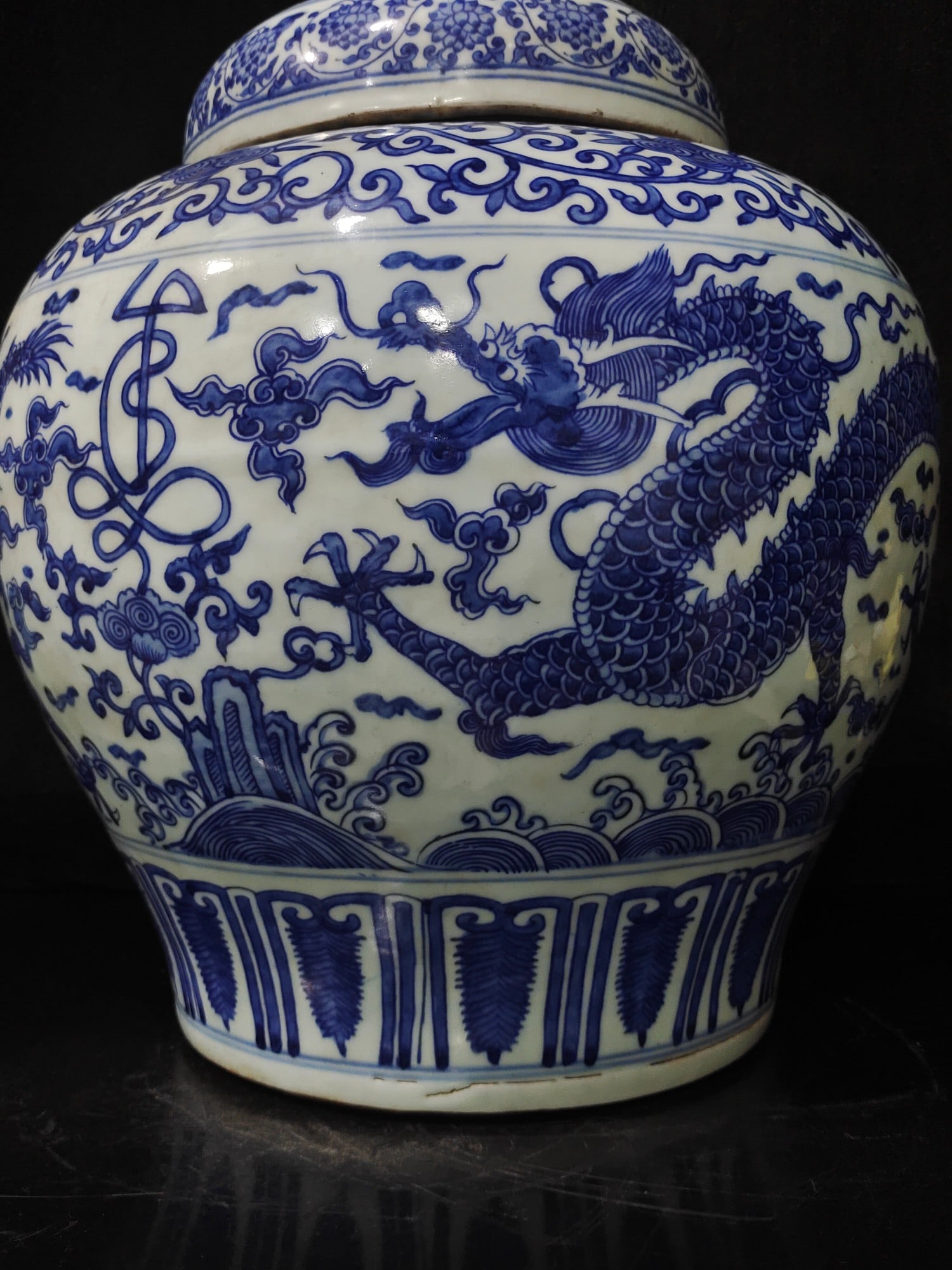 A Exquisite Blue and White Dragon Pattern Jar - 7