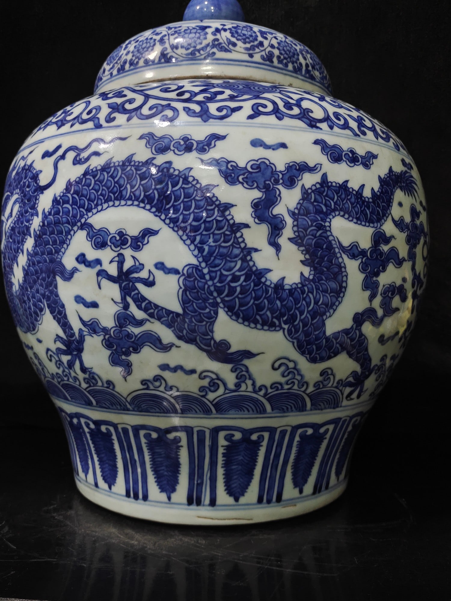 A Exquisite Blue and White Dragon Pattern Jar - 8