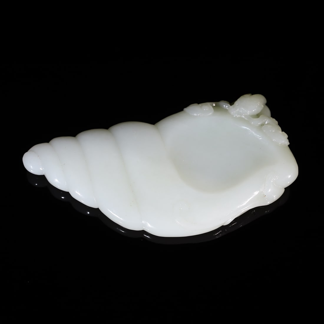A Exquisite Hotan Jade Inkstone: A Exquisite Hotan Jade Inkstone,Qing Dynasty, China,Size:5.5inx2.6inx0.9in 和田玉砚台,中国清代