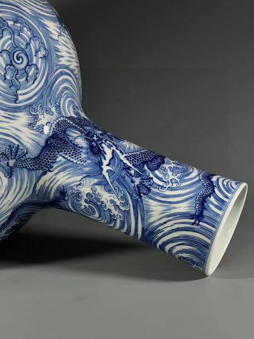 A Exquisite Blue and White Dragon Pattern Vase - 7