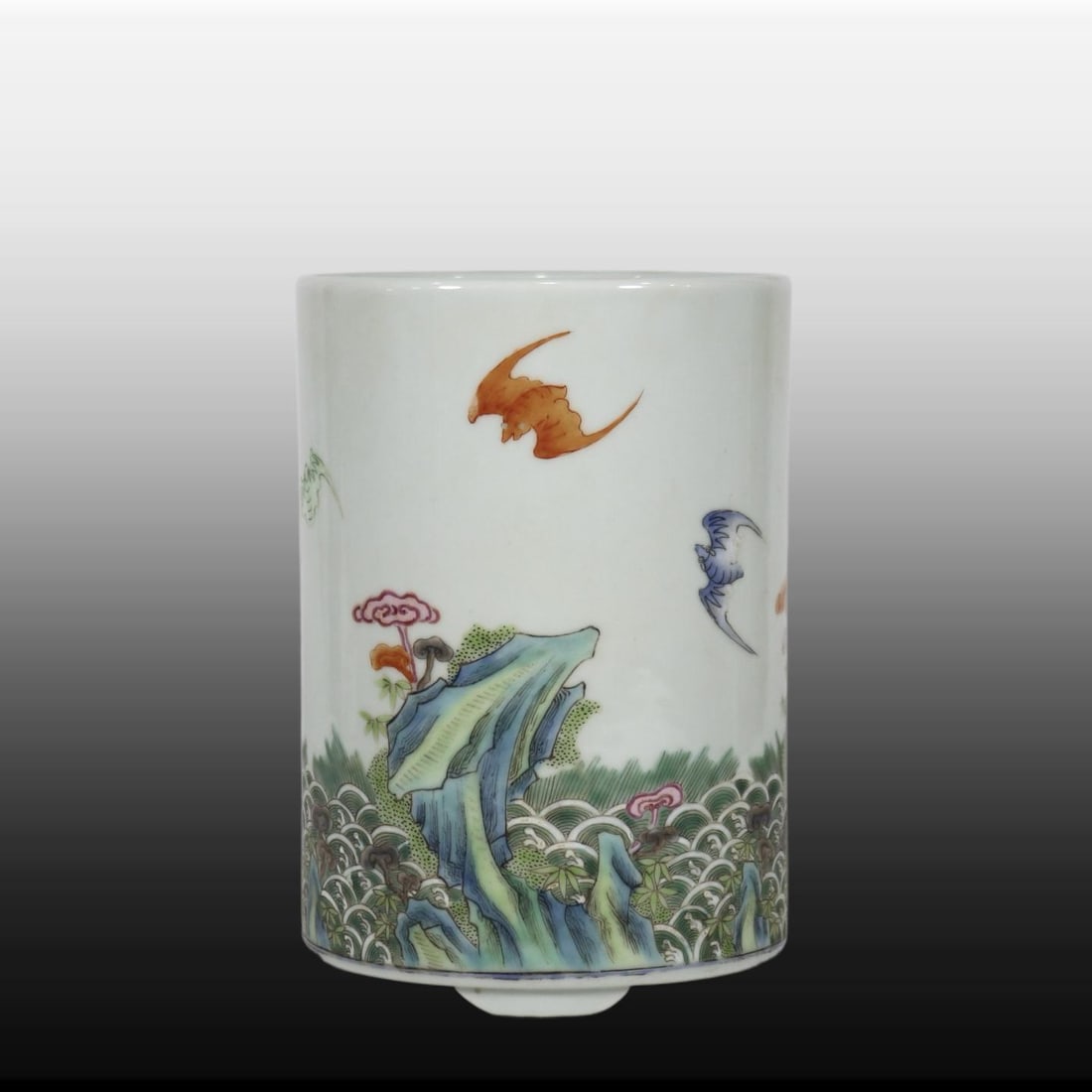 A Exquisite Famille Rose Bat Pattern Brush Pot: A Exquisite Famille Rose Bat Pattern Brush Pot,Qing Dynasty, China,Qianlong Six-character Mark,Size:5.7inx3.9in 粉彩蝙蝠纹笔筒,中国清代