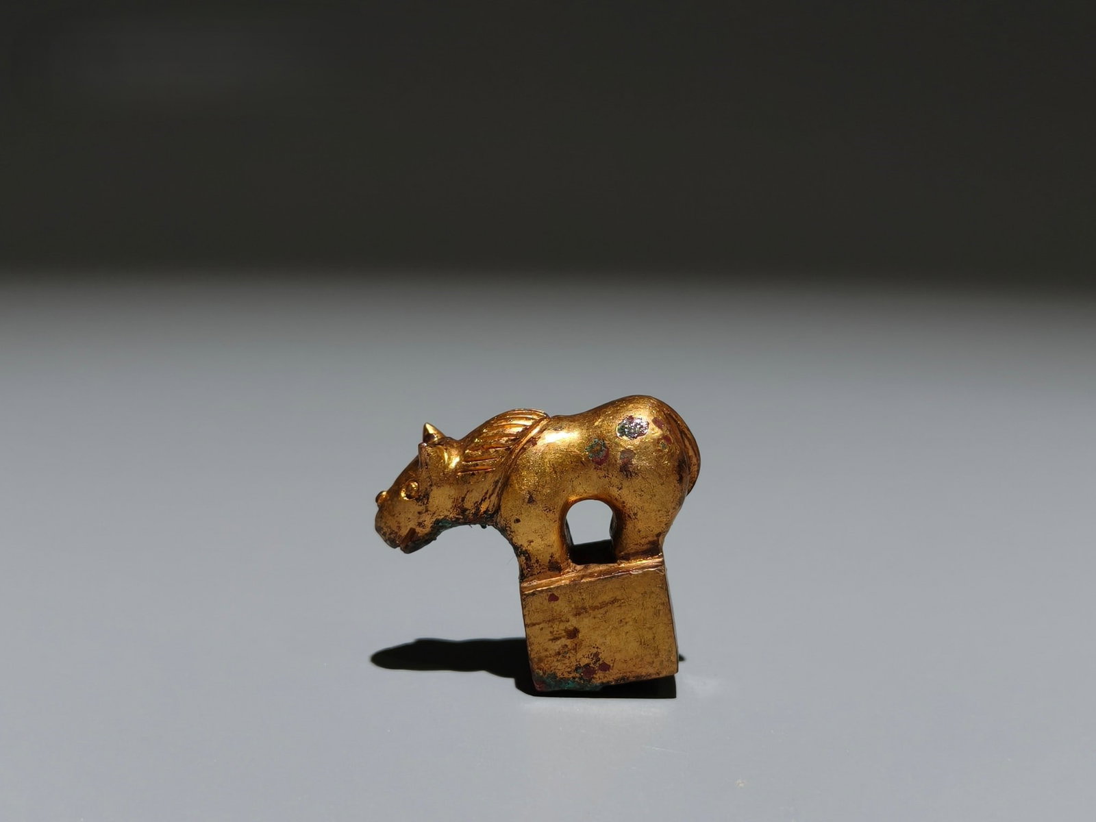 A Exquisite Gilt Bronze Auspicious Beast Seal: A Exquisite Gilt Bronze Auspicious Beast Seal,Han Dynasty, China,Size:1.2inx1.3inx0.5in,Weight:g 铜鎏金瑞兽印章,中国汉代