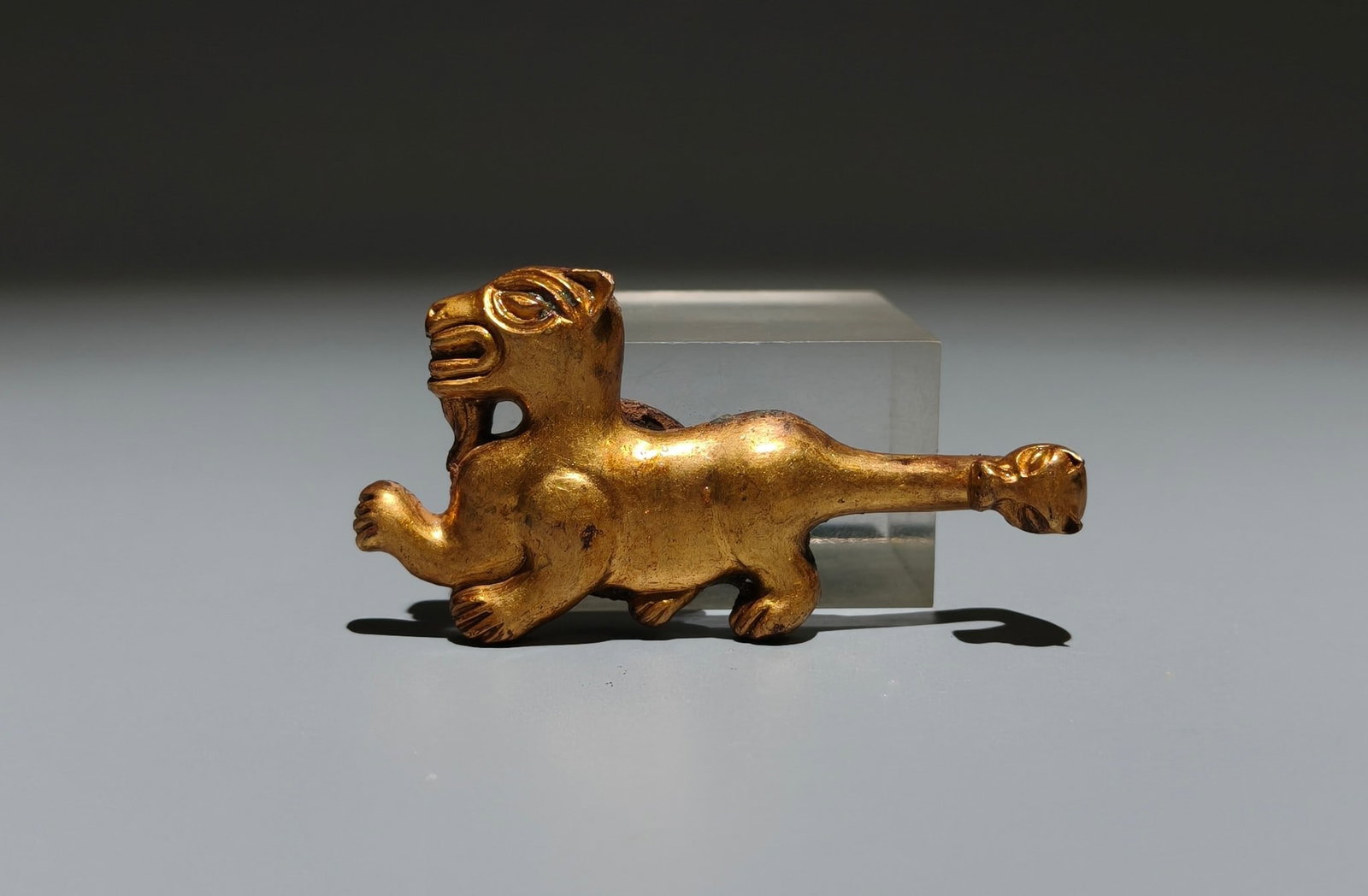 A Exquisite Gilt Bronze Auspicious Beast Handheld Carving: A Exquisite Gilt Bronze Auspicious Beast Handheld Carving,Han Dynasty, China,Size:3inx1.5in,Weight:g 铜鎏金瑞兽手把件,中国汉代