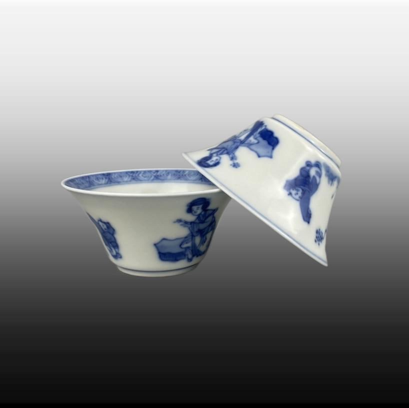 A pair of Blue and White Figures Pattern Cup: A pair of Blue and White Figures Pattern Cup,Ming Dynasty, China,Chenghua Four-character Mark,Size:1.5inx3in 一对青花人物纹杯,中国明&#