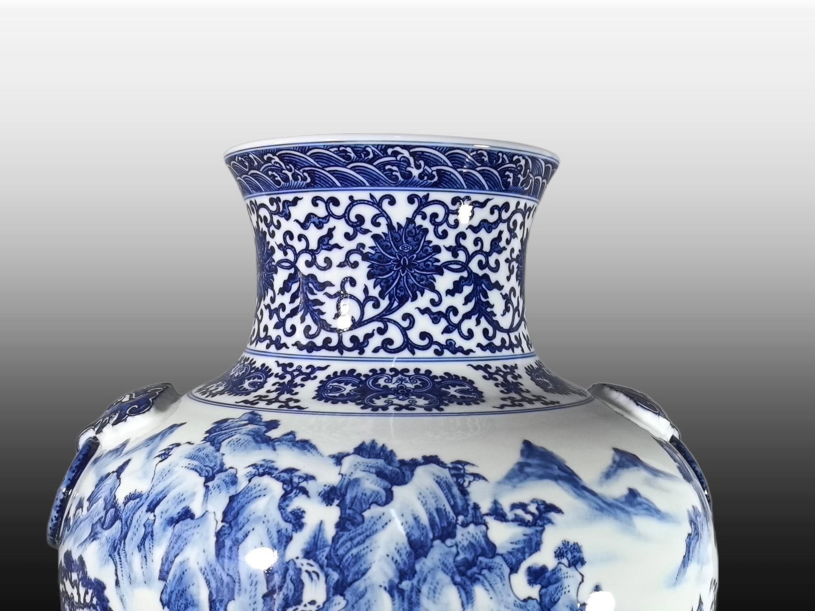 A Exquisite Blue and White Landscape Pattern Vase - 6