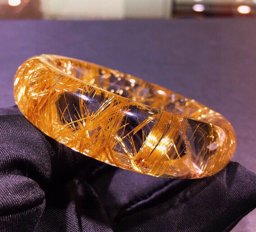 A Exquisite Titanium Quartz Bracelets: Titanium Quartz Bracelets,Qing Dynasty, China,Size:2.2inx0.7inx0.5in, Weight:100g 钛晶手镯,中国清代