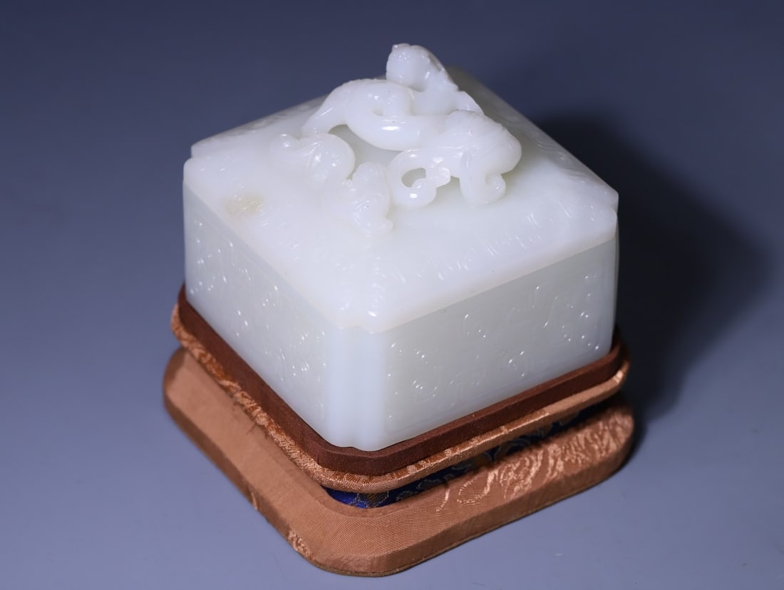 A Exquisite Hotan Jade Dragon Pattern Box - 2