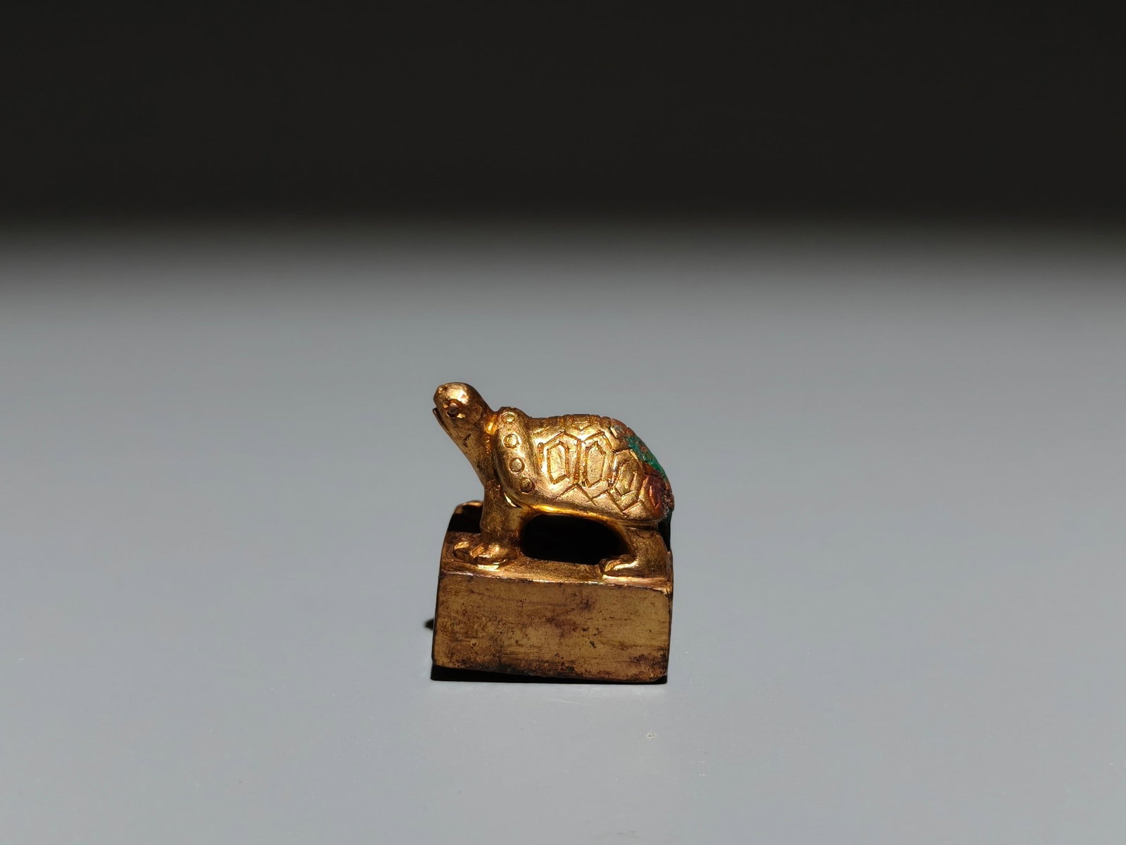 A Exquisite Gilt Bronze Turtle Seal - 5