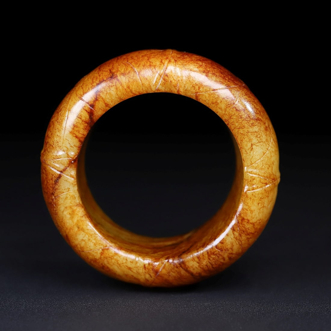 A Exquisite Hotan Jade Bracelets: A Exquisite Hotan Jade Bracelets,Ming Dynasty, China,Size:3.4inx1.5inx0.6in,Weight:279.7g 和田玉镯子,中国明代