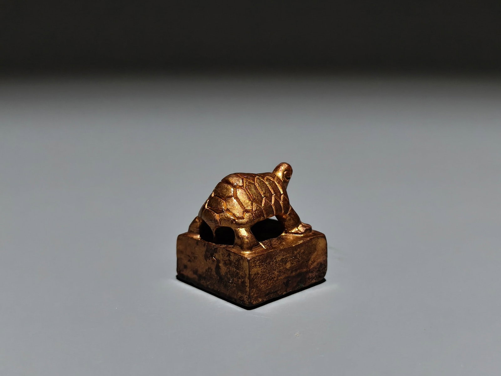 A Exquisite Gilt Bronze Turtle Seal - 6