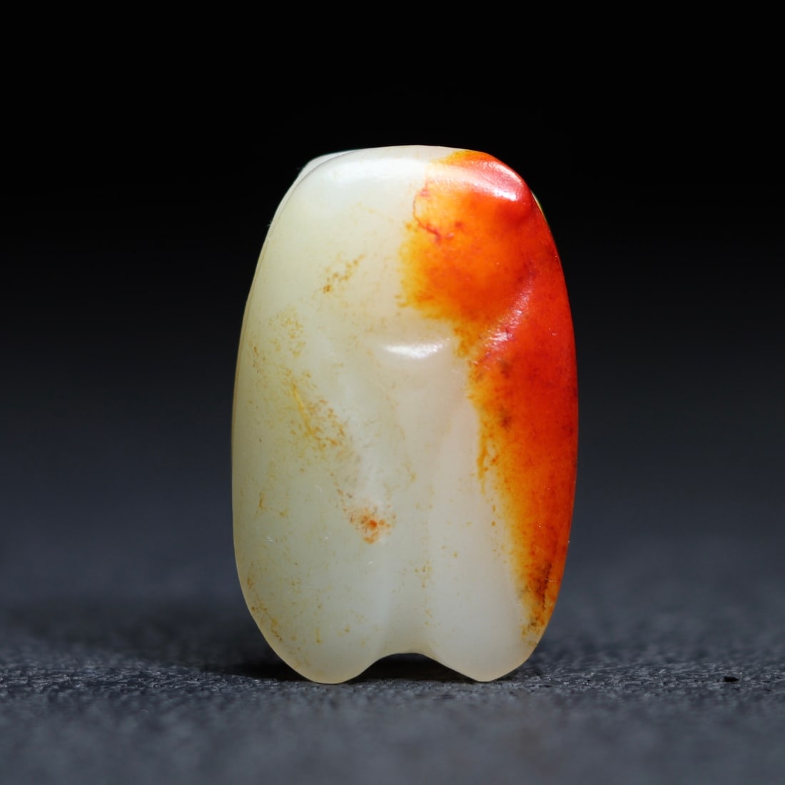 A Exquisite Hotan Jade Cicada: A Exquisite Hotan Jade Cicada,Han Dynasty, China,Size:1.4inx0.9inx0.5in ,Weight:20.6g 和田玉蝉,中国汉代