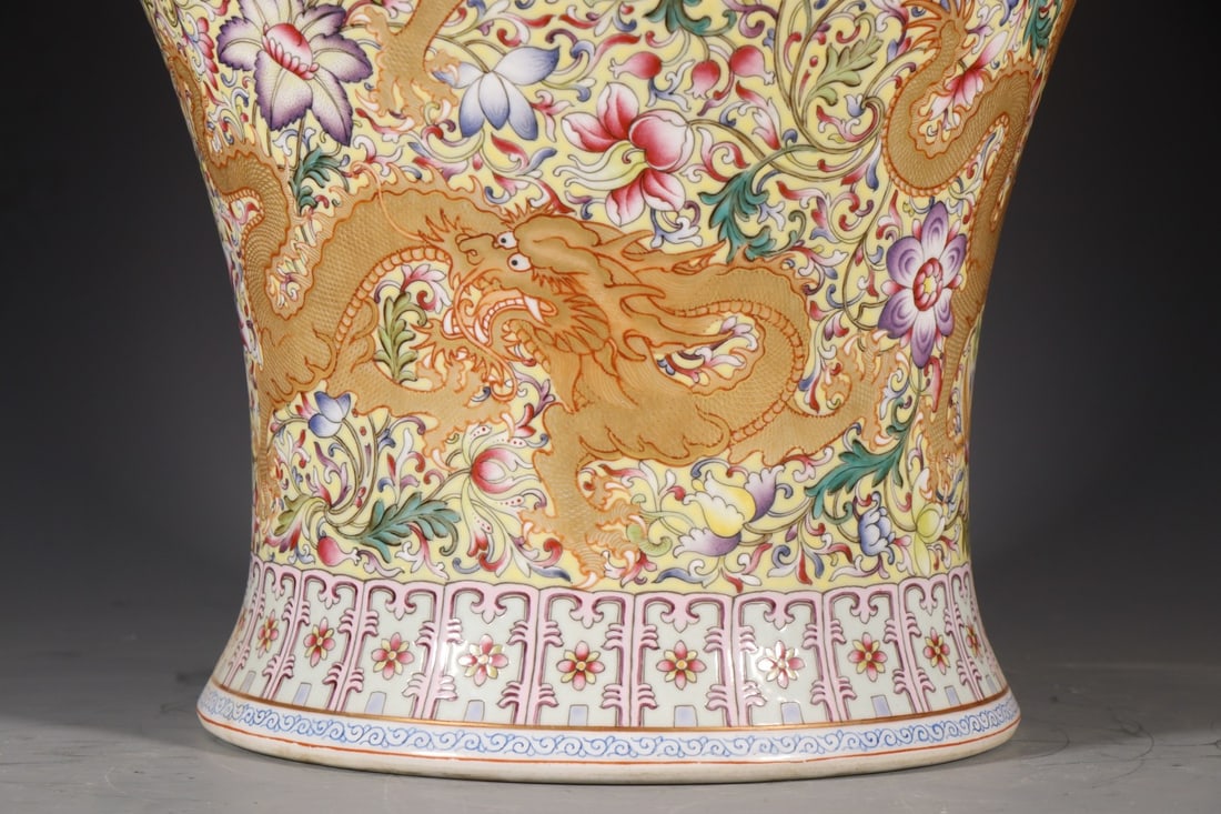 A Exquisite Enamel Dragon Pattern Jar - 2
