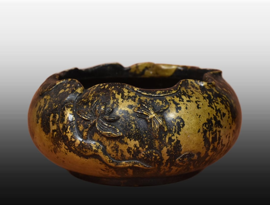 A Exquisite Coppery Lotus Leaf Censer: A Exquisite Coppery Lotus Leaf Censer,Ming Dynasty, China,With Mark,Size:2.8inx5.9in,Weight:1225g 铜制荷叶香炉,中国明代,带款