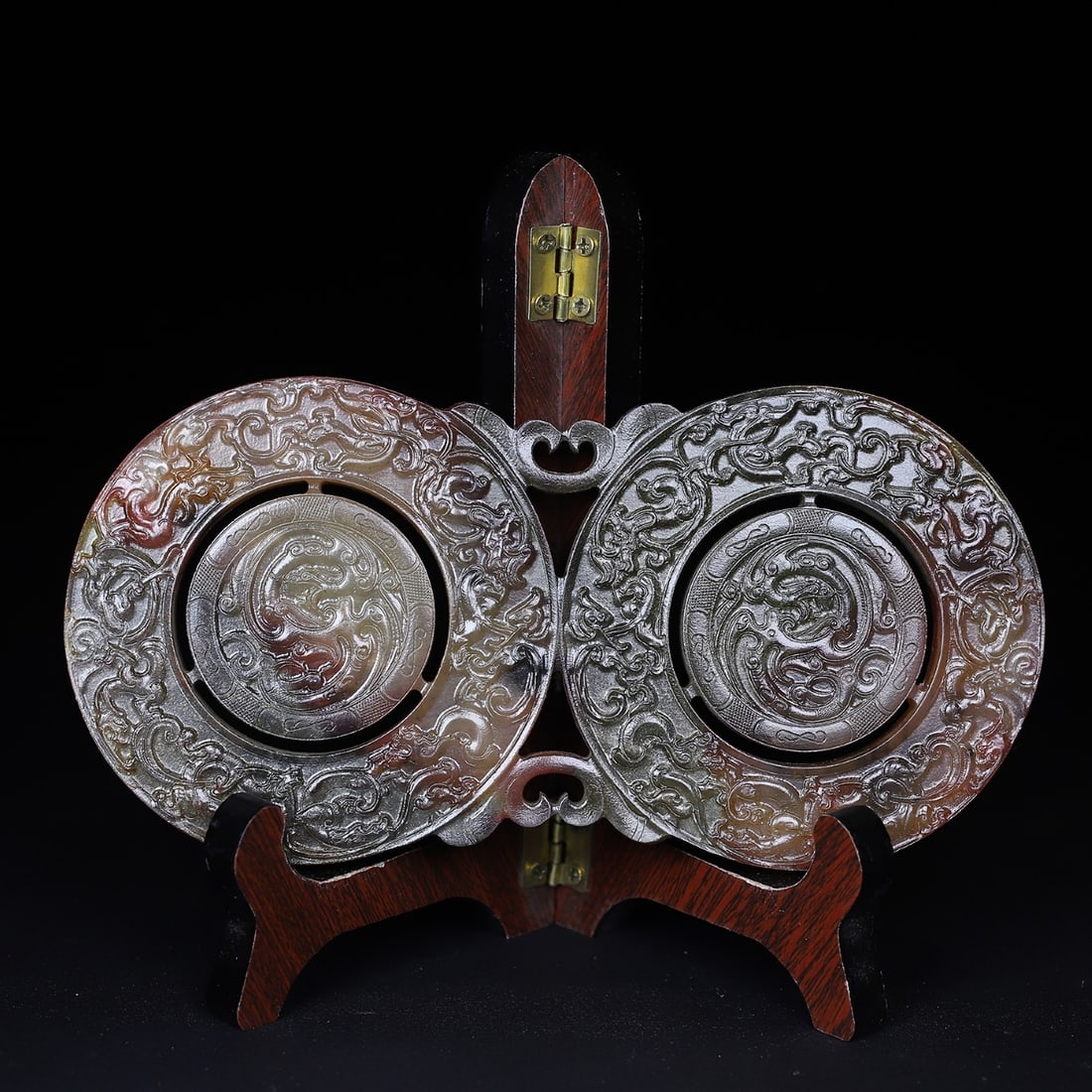A Exquisite Hotan Jade Dragon Pattern Jade Pendant: A Exquisite Hotan Jade Dragon Pattern Jade Pendant,Han Dynasty, China,Size:7.1inx3.5in,Weight:253g 和田玉龙纹玉璧,中国汉代