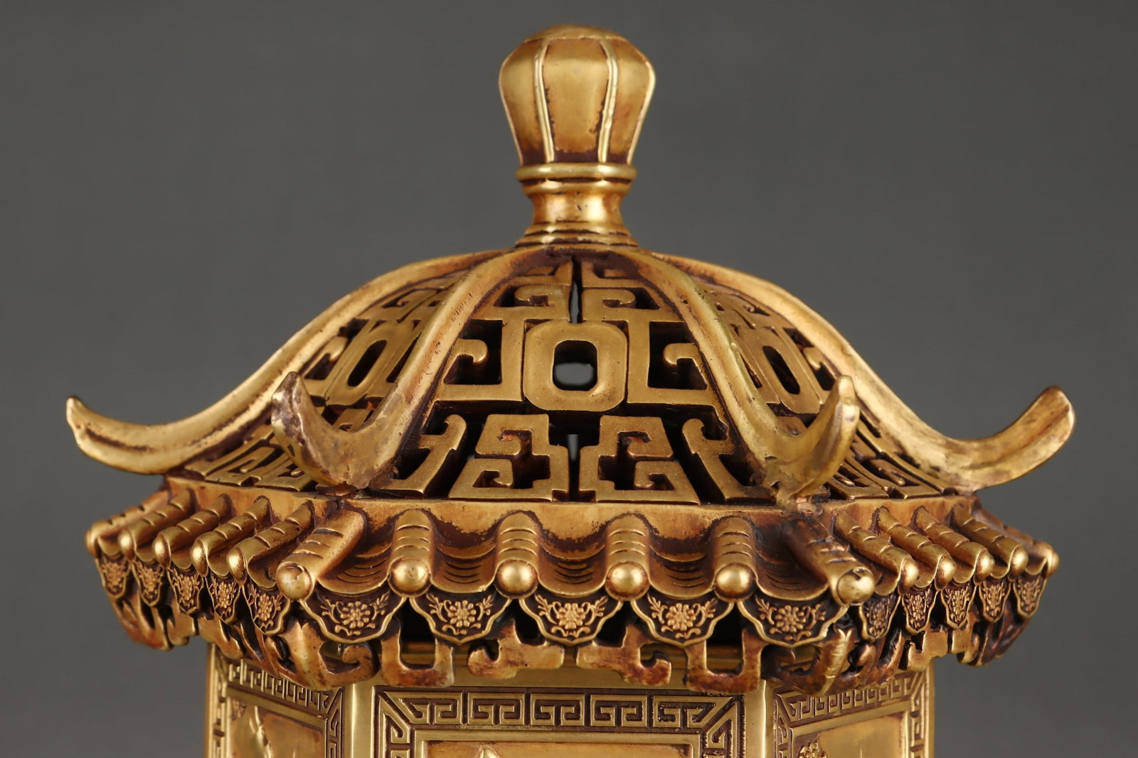 A Exquisite Gilt Bronze Landscape Pattern Censer - 5