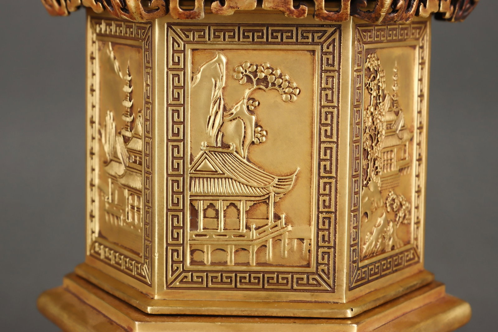 A Exquisite Gilt Bronze Landscape Pattern Censer - 6