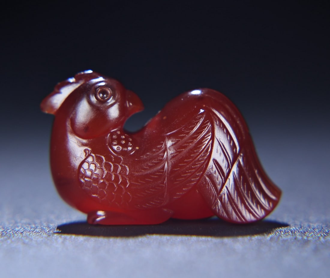 A Exquisite Agate Fowl Ornament: A Exquisite Agate Fowl Ornament,Han Dynasty, China,Size:1.8inx1.1inx0.7in,Weight:27g 玛瑙鸡摆件,中国汉代