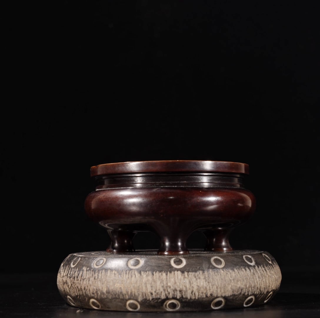 A Exquisite Red Copper Tripod Censer: A Exquisite Red Copper Tripod Censer,Ming Dynasty, China,Xuande Six-character Mark,Size:2inx3.9in,Weight:900g