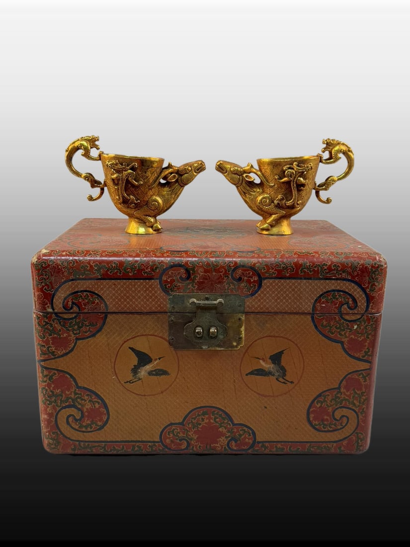 A pair of Exquisite Gilt copper Sheep head Goblet: A pair of Exquisite Gilt copper Sheep head Goblet,Qing Dynasty, China,Size:3.1inx5.1in(WineCup),7.7inx11.8inx7.9in(Box),Weight:2166g