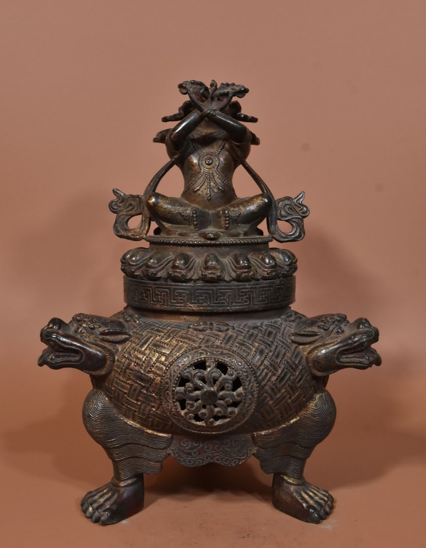 A Exquisite Coppery Lion Head Censer: A Exquisite Coppery Lion Head Censer,Ming Dynasty, China,Size:13.8inx10.2in,Weight:5050g 铜制狮首香炉,中国明代
