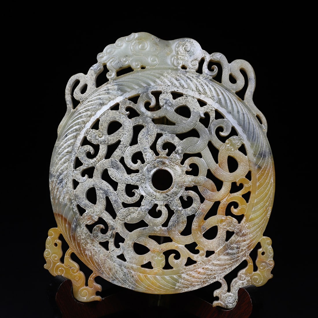 A Exquisite Hotan Jade Dragon Pattern Jade Bi: A Exquisite Hotan Jade Dragon Pattern Jade Bi,Han Dynasty, China,Size:5.1inx6.3in,Weight:240g 和田玉龙纹玉璧,中国汉代