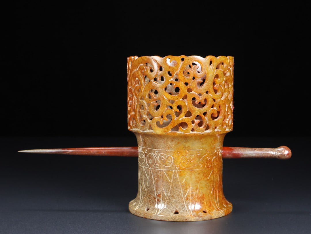A Exquisite Hotan Jade Hair Band: A Exquisite Hotan Jade Hair Band,Han Dynasty, China,Size:8.3inx3.1inx4.7in,Weight:209g 和田玉发箍,中国汉代