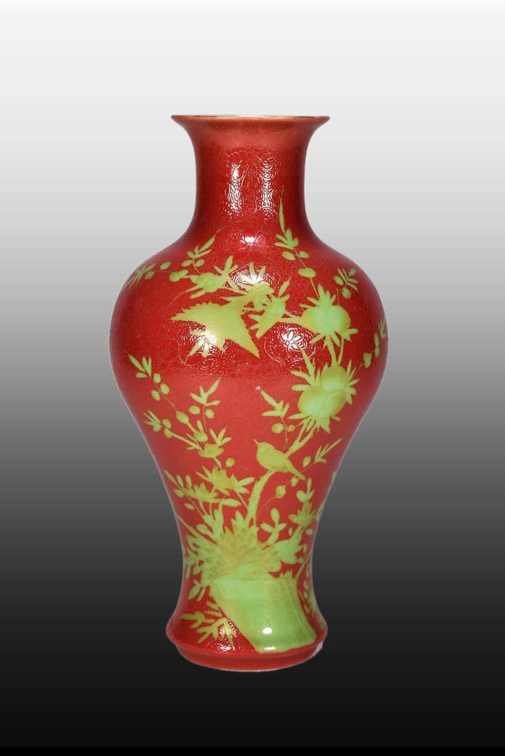 A Exquisite Ji Red Glazed Gilt Flower and Bird Pattern Vase: A Exquisite Ji Red Glazed Gilt Flower and Bird Pattern Vase,Qing Dynasty, China,Qianlong Six-character Mark,Size:9.8inx5.1in
