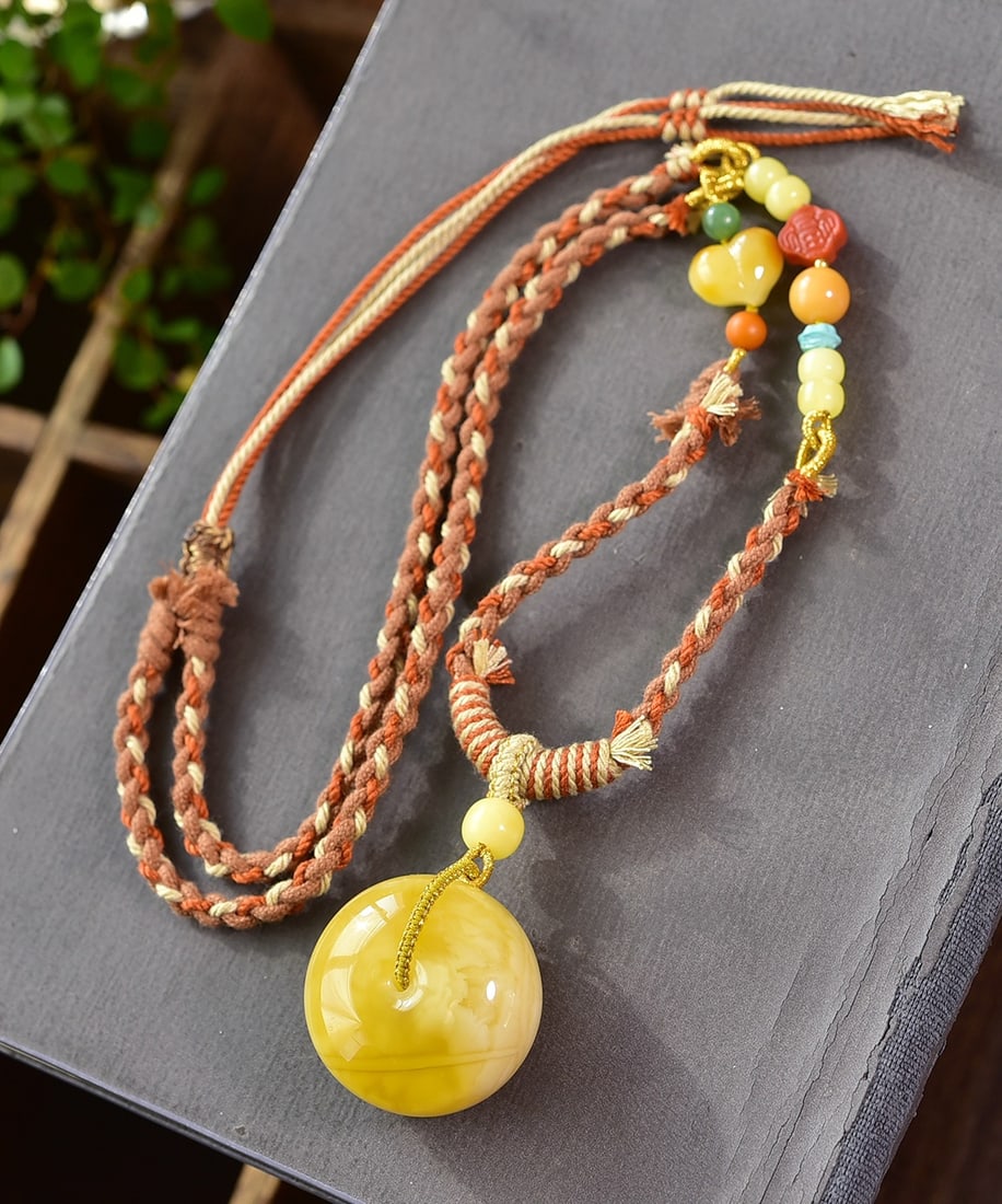 A Exquisite Amber Lucky Circle Pendant Necklace: Amber Lucky Circle Pendant Necklace,Qing Dynasty, China,Size:1.3inx0.9in, Weight:16.5g 花蜡平安扣吊坠项链,中国清代