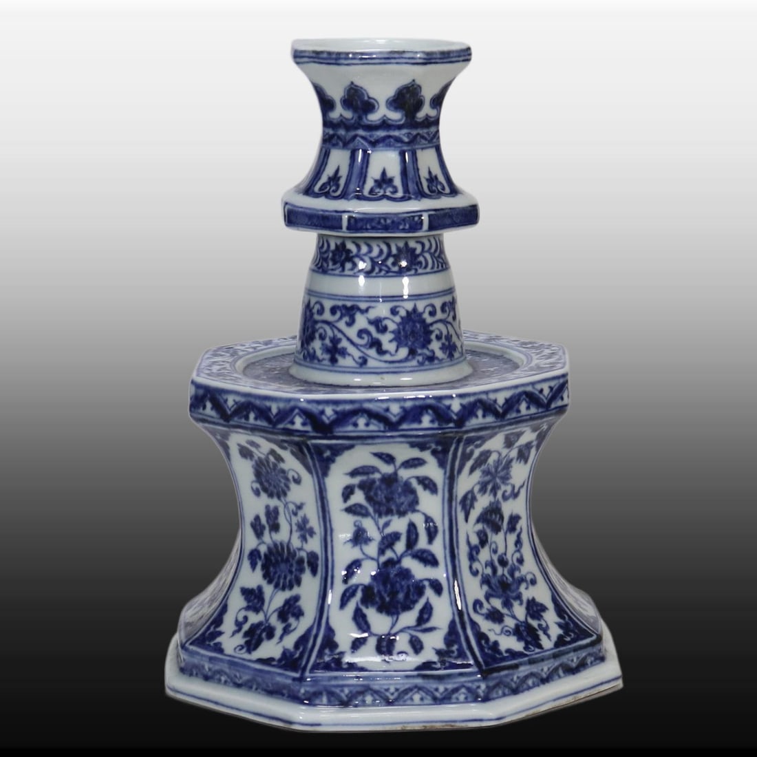 A Exquisite Blue and White Flower Pattern Candlestick - 3