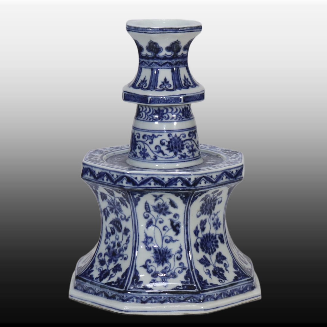 A Exquisite Blue and White Flower Pattern Candlestick - 4