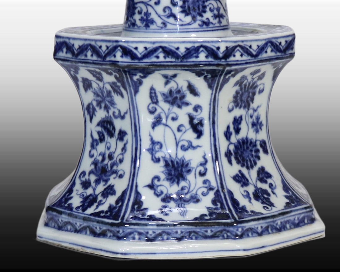 A Exquisite Blue and White Flower Pattern Candlestick - 8