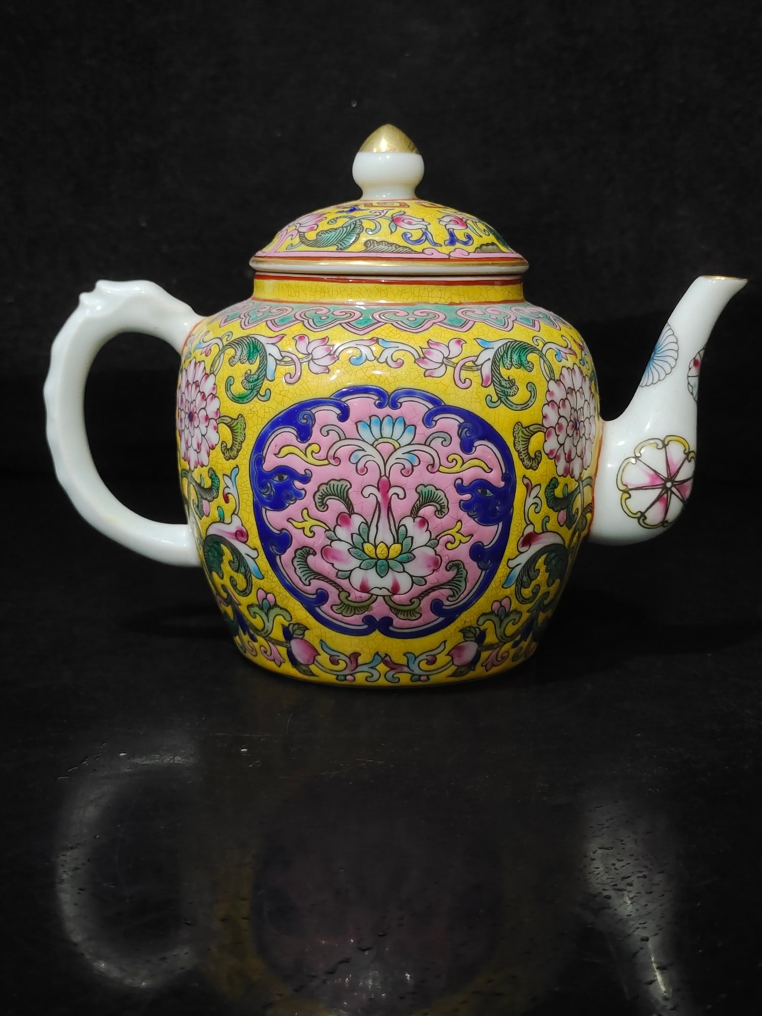 A Exquisite Enamel Lotus Pattern Ewer: A Exquisite Enamel Lotus Pattern Ewer,Qing Dynasty, China,Yongzheng Four-character Mark,Size:4.7inx5.9inx2.4in