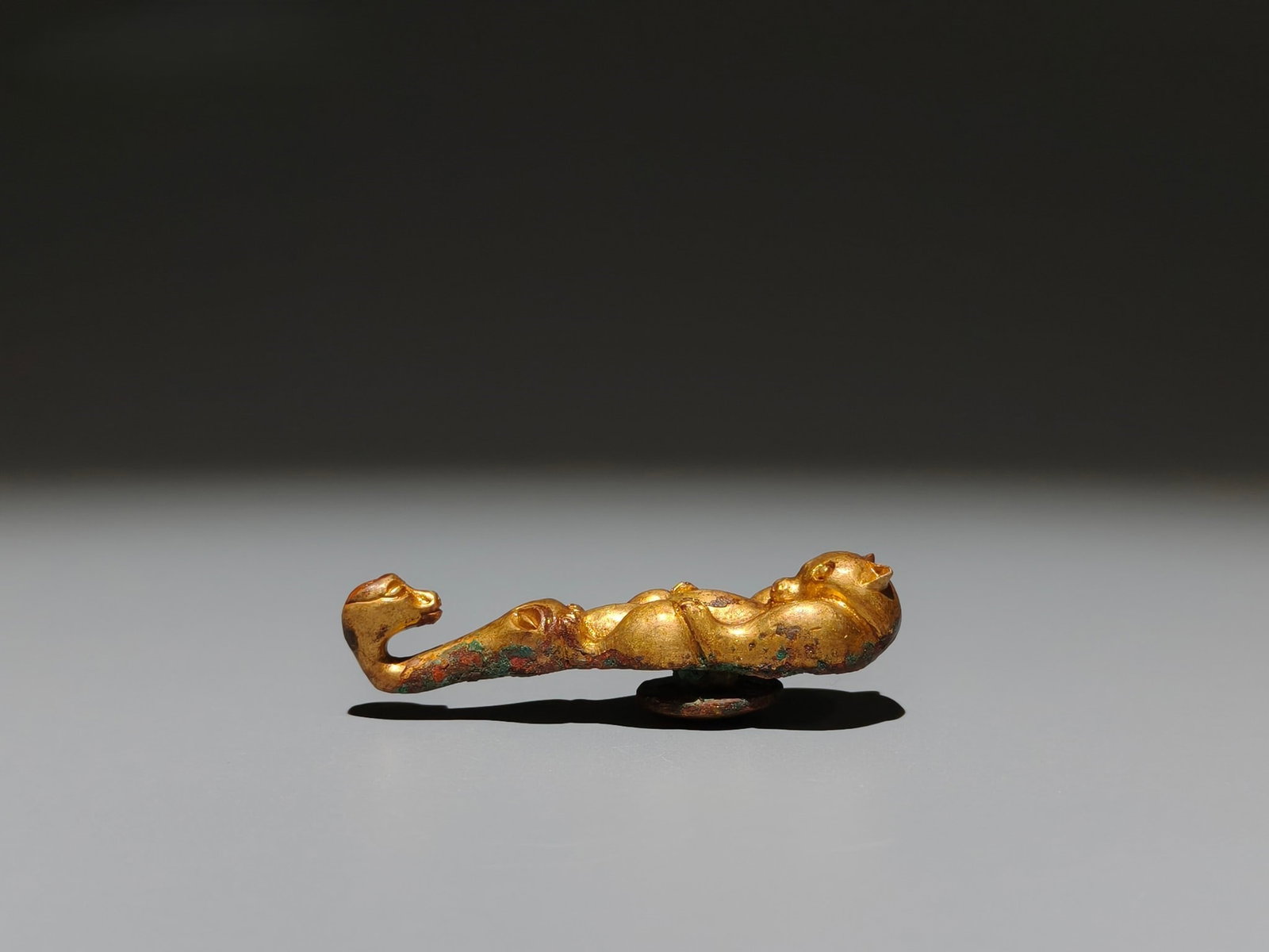 A Exquisite Gilt Bronze Bear Handheld Carving: A Exquisite Gilt Bronze Bear Handheld Carving,Han Dynasty, China,Size:2.7inx0.9in,Weight:g 铜鎏金熊手把件,中国汉代