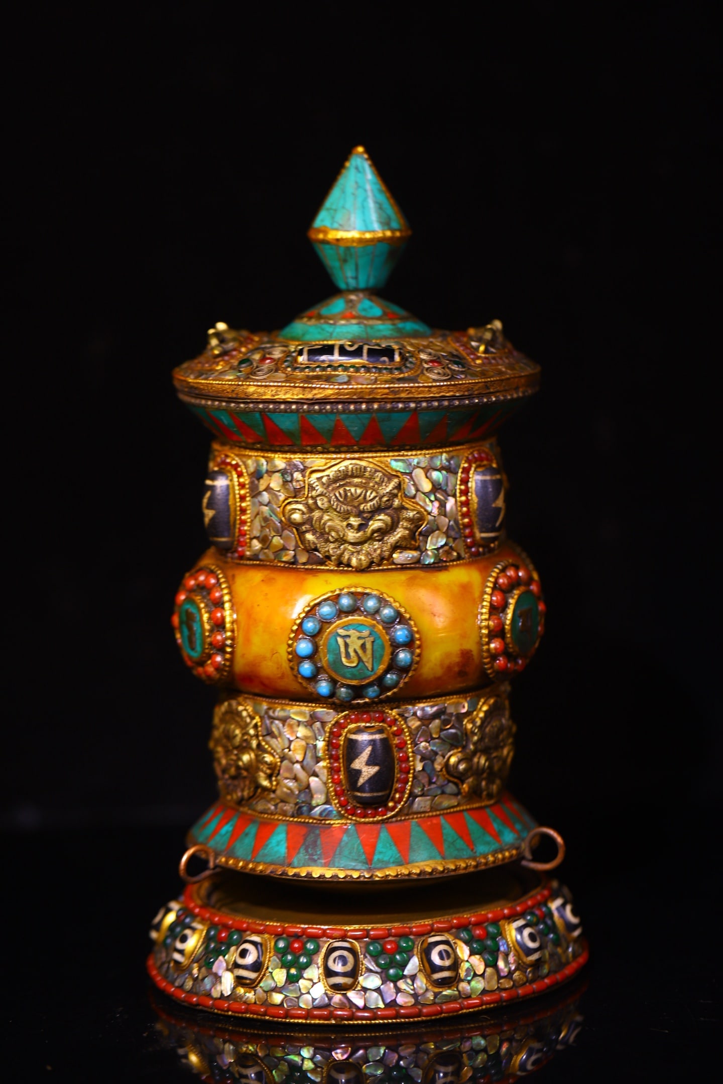 A Exquisite Coppery Inlaid Gems Dzi Bead Vajra: A Exquisite Coppery Inlaid Gems Dzi Bead Vajra,Qing Dynasty, China,Size:7.9inx3.7in,Weight:1350g 铜镶嵌宝石天珠法器,中国清ߣ