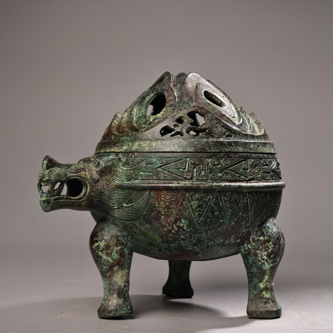 A Exquisite Bronze Animal head Censer: A Exquisite Bronze Animal head Censer,Ancient Time, China,Size:7.5inx7.5in ,Weight:2400g 青铜兽头炉,远古时期