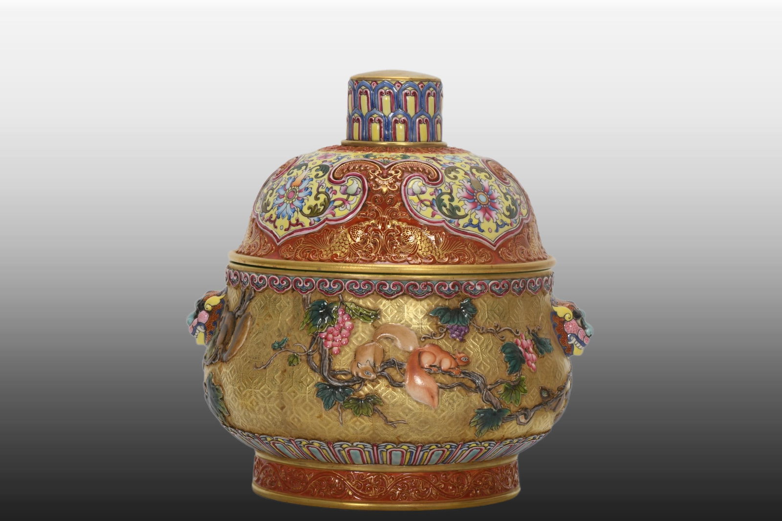 A Exquisite Enamel Gold Ground Squirrel Pattern Double Ears Jar - 2