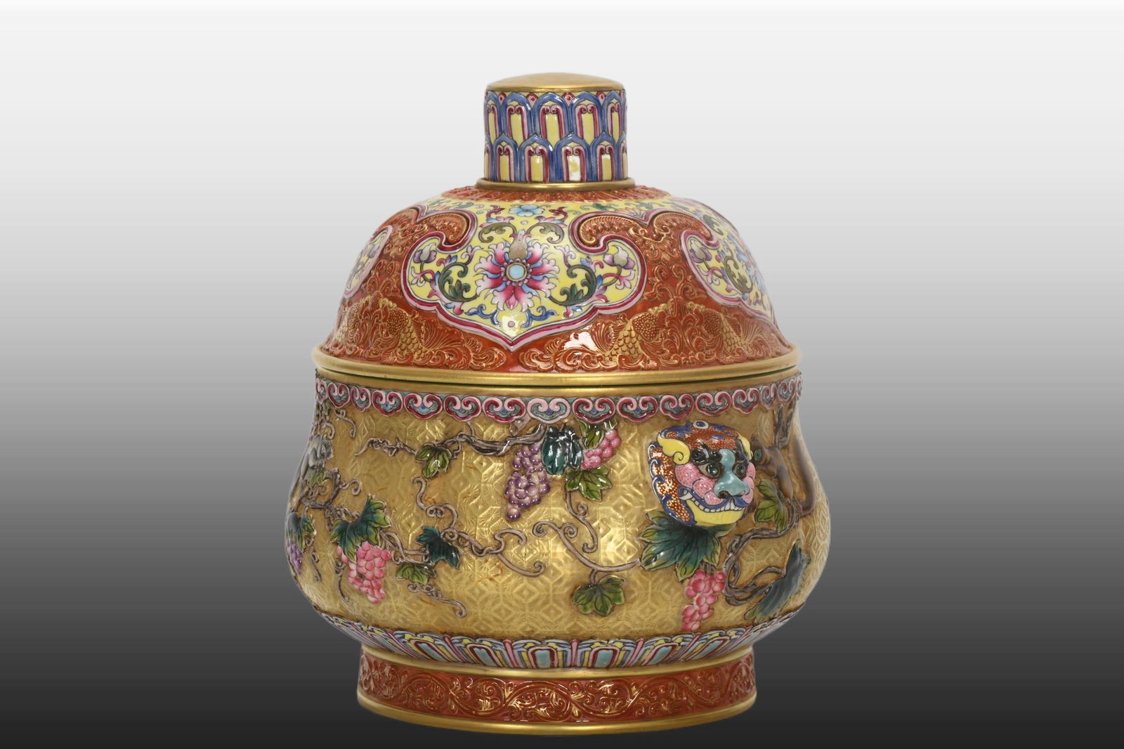 A Exquisite Enamel Gold Ground Squirrel Pattern Double Ears Jar - 3