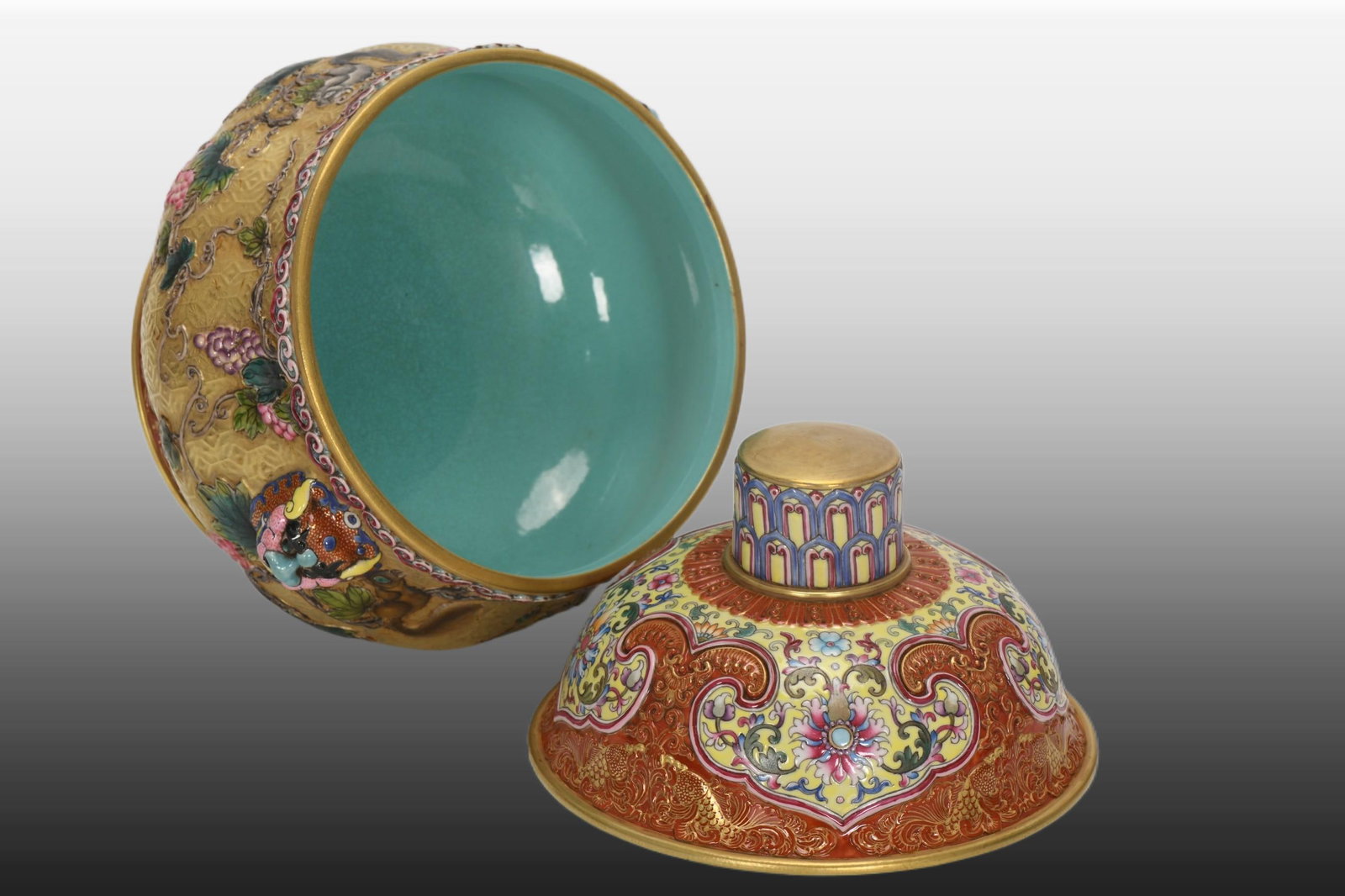 A Exquisite Enamel Gold Ground Squirrel Pattern Double Ears Jar - 6